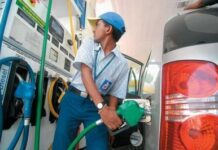 अफवांवर विश्वास ठेवू नये; जिवनावश्यक वस्तू असल्याने पेट्रोल पंप बंद होणार नाही – जिल्हाधिकारी दौलत देसाई