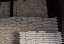 फिलीपींस: BOC ने आयात मंजूरी के कमी के कारण बंदरगाह पर 1,000 बोरी चीनी जब्त की