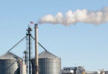 आंध्र प्रदेश: किसानों द्वारा प्रदूषण के खतरे की सूचना दिए जाने के बाद एमआरओ ने एथेनॉल प्लांट का निरीक्षण किया