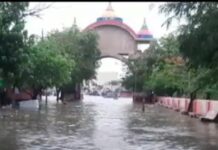 मुंबई और गुजरात में बारिश ने मचाया कोहराम Gujarat: Severe waterlogging in parts of Dwarka, following heavy rainfall. (Photo: ANI)
