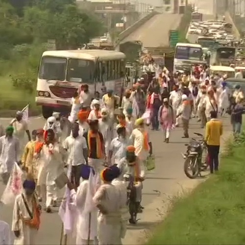 isan Mazdoor Sangharsh Committee stages protest in Amritsar against recent agriculture ordinances passed by the Union Cabinet. (Photo: ANI)