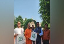 National Sugar Institute donates 100 cloth bags for distribution in schools under Special Campaign 2.0