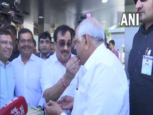 CM Patel, CR Paatil exchange sweets (Photo:ANI)