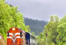 भारतीय रेल्वे आर्थिक वर्ष 2023-24 मध्ये मालवाहतूक व्यवसाय, एकूण महसूल आणि रेल्वे मार्गांची निर्मिती यामध्ये आपली सर्वोत्कृष्ट कामगिरी नोंदवण्याच्या दिशेने अग्रेसर