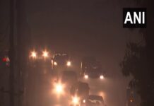 Dense fog engulfs Delhi: trains, flights delayed due to low visibility