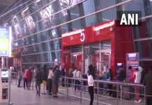 Several flights delayed due to fog at Delhi airport