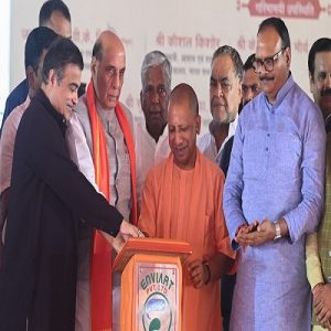 Union Minister Nitin Gadkari, along with Chief Minister Yogi Adityanath and Defence Minister Rajnath Singh (Photo/ANI)