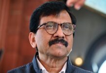 नाशिक : रानवड कारखान्यातील गैरव्यवहाराच्या चौकशीसाठी खासदार संजय राऊत यांना निवेदन