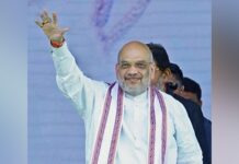 अहिल्यानगर : केंद्रीय सहकार मंत्री अमित शहा यांच्यासमोर विवेक कोल्हेंकडून साखर उद्योगाबाबत सादरीकरण