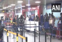 At least 100 flights delayed due to fog at Delhi airport