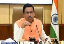 ‘ज़िम्मेदारी से काम लें, गन्ना किसानों से बातचीत करें’: प्रह्लाद जोशी ने कर्नाटक सरकार से कहा