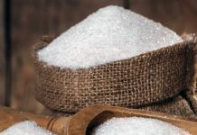 पाकिस्तान: जिला प्रशासन मिलों को केवल सरकार द्वारा नामित डीलरों को ही चीनी बेचने के लिए मजबूर कर रहा है