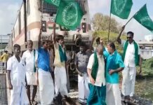 तमिलनाडु के किसानों ने पंजाब के किसानों के समर्थन में किया ‘रेल रोको’ प्रदर्शन