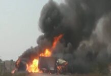 छत्तीसगढ : इथेनॉलने भरलेला टँकर उलटून पेटला, महामार्गावर वाहतूक कोंडी