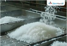 पाकिस्तान में चीनी की कीमतों में बढ़ोतरी के लिए जमाखोरी और तस्करी को जिम्मेदार ठहराया गया