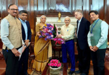 Finance minister assures FIEO delegation of full backing to exporters amid high US tariffs