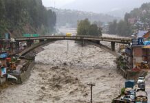 Monsoon fury claims 370 lives in Himachal Pradesh; 615 roads blocked in state