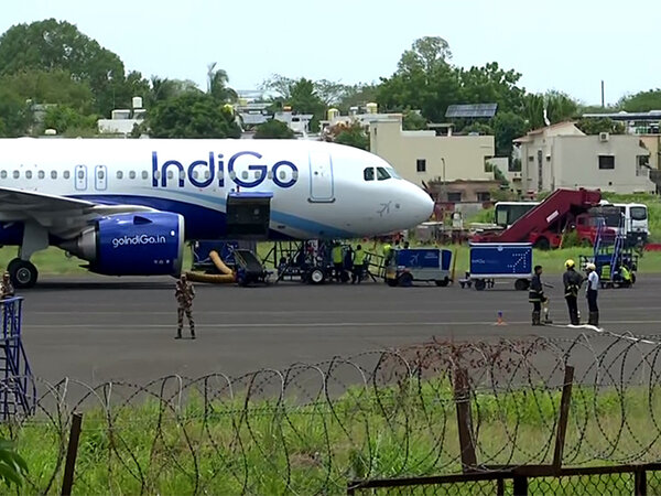 ani-cyclone_montha_30_indigo_2_air_india_5_air_india_express_flights_cancelled_in_andhra_pradesh_telangana (1)