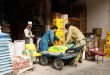 पाकिस्तान आणि अफगाणिस्तानमधील सीमा संघर्षामुळे अन्न पुरवठा थांबला; व्यापाऱ्यांना प्रचंड नुकसान