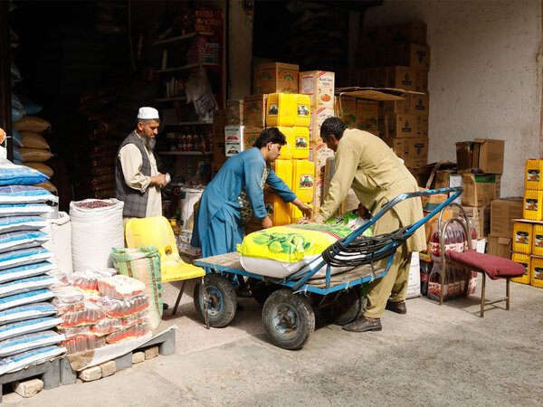 ani-wfp_reports_soaring_food_prices_in_kabul_amid_border_closures_fuel_hikes