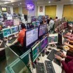 भारत-US ट्रेड डील में देरी और FPI के लगातार निकलने के बीच रुपया 90 के पार; बाज़ार को RBI के पॉलिसी सिग्नल का इंतज़ार