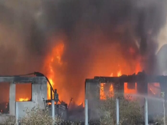 ani-gujarat_massive_fire_breaks_out_at_a_plastic_manufacturing_company_in_valsad_dousing_ops_underway