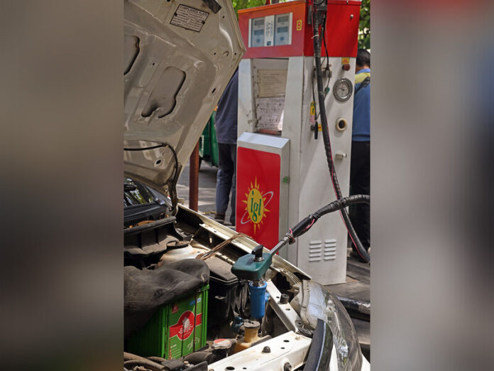 ani-mumbai_drivers_save_more_on_switching_from_petrol_to_cng_delhi_saves_more_on_switching_from_diesel_report