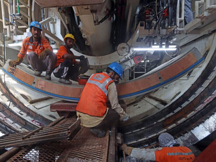 ani-old_economy_sectors_drive_indias_investment_boom_unlike_us_position_it_as_an_ai_hedge_report