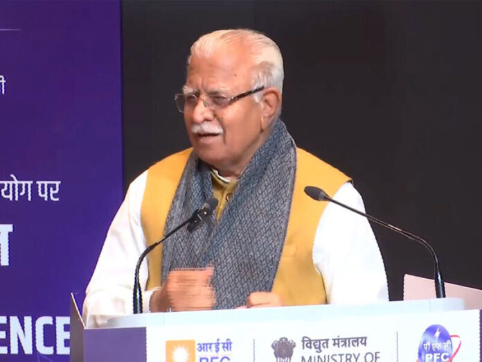 ani-power_minister_urges_discoms_to_fast-track_shift_to_smart_consumer-centric_distribution_systems