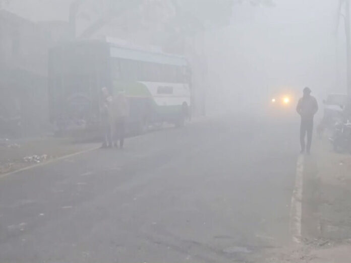 ani-thick_smog_envelops_several_cities_across_uttar_pradesh_poor_air_quality_recorded