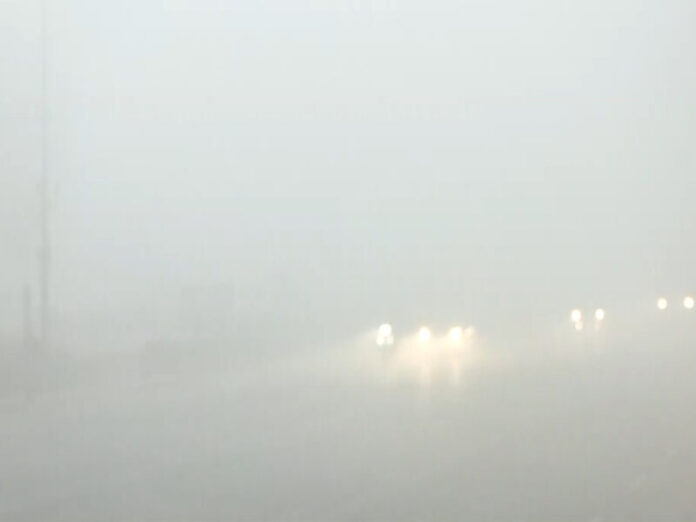 ani-delhis_air_quality_remains_severe_at_452_residents_report_breathlessness_and_low_visibility